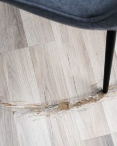 reparar suelos laminados