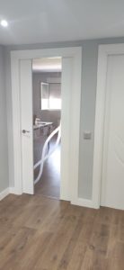 puerta lacada en block vidrio