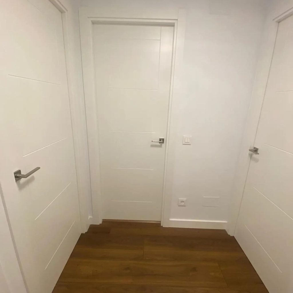 proyecto puerta en block blanco