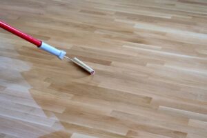 acuchillar parquet con muebles