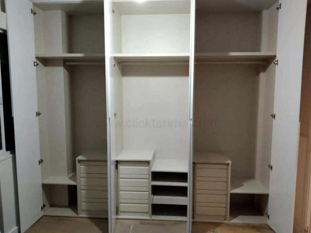 armario vestidor abierto