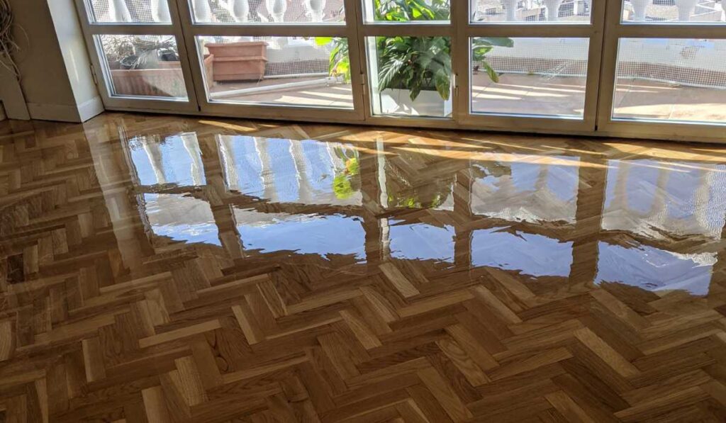 como-reparar-parquet-dañado